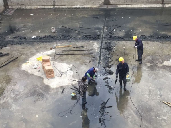 橡胶锤在地下室堵漏的应用